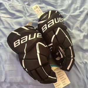 NWT Bauer Vapor Hockey Gloves